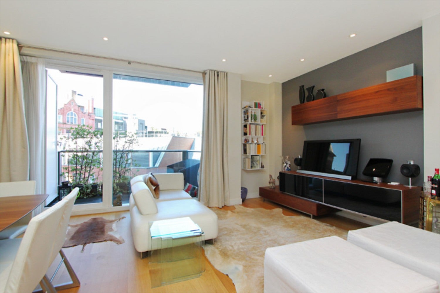 Flat Gatliff Road in City of Westminster