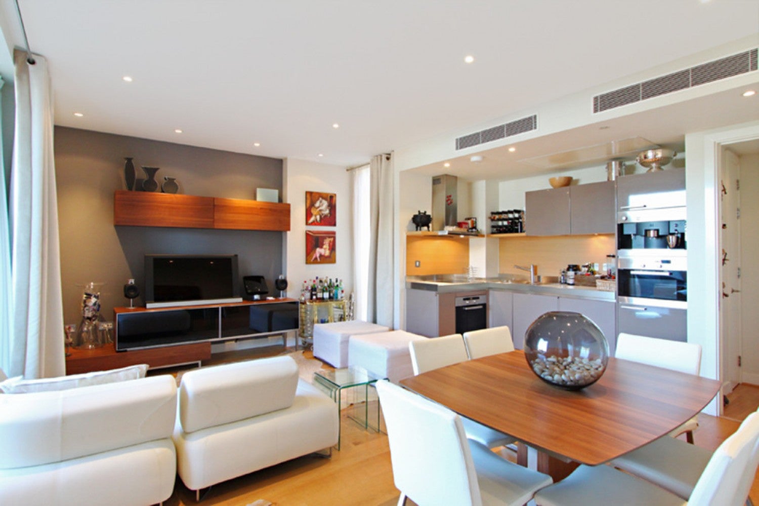 Flat Gatliff Road in City of Westminster