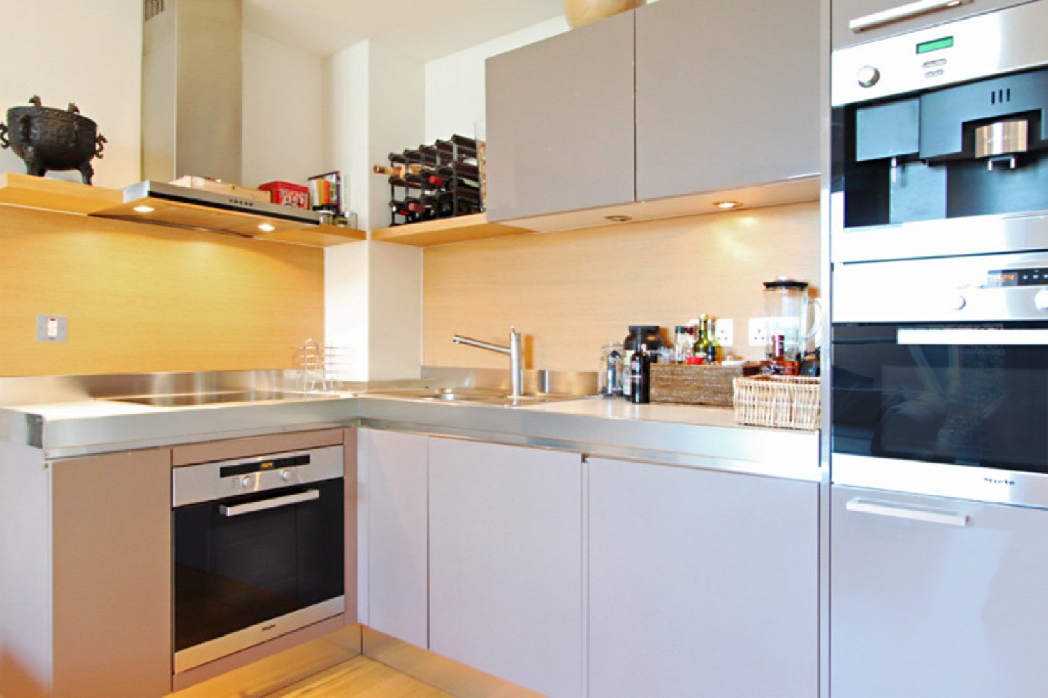 Flat Gatliff Road in City of Westminster