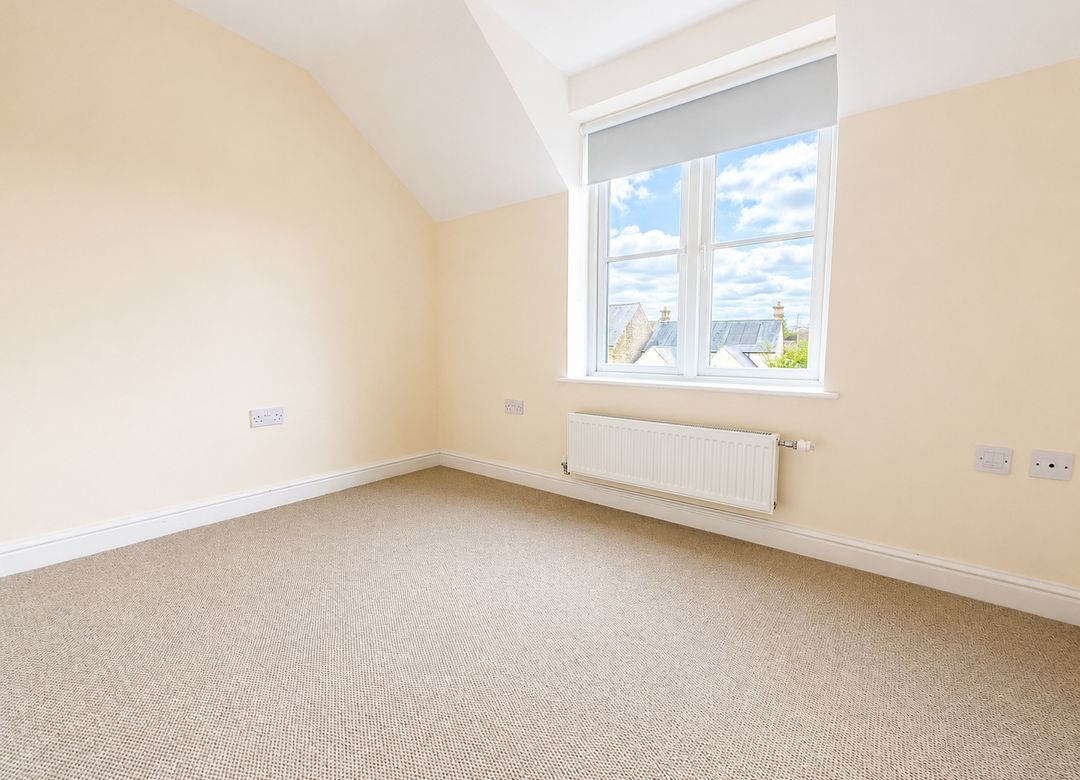 Flat Akeman Court in Cotswold District
