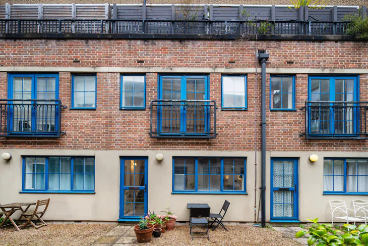 Flat Grange Yard in Greater London