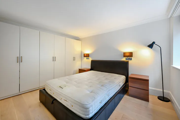 Flat Grange Yard in Greater London