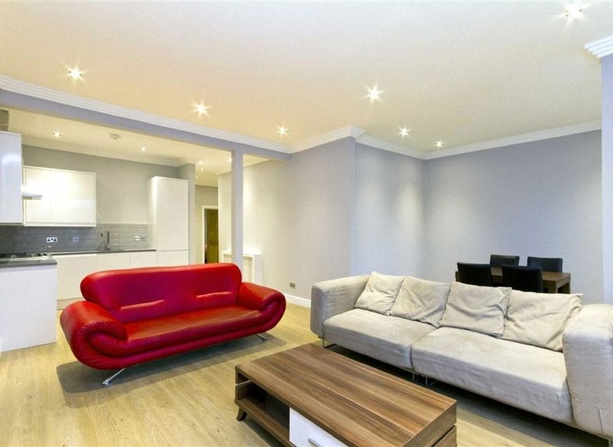 Flat Harrington Road in Greater London