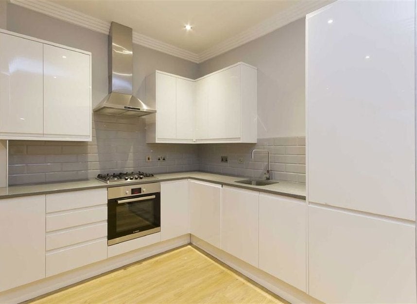 Flat Harrington Road in Greater London