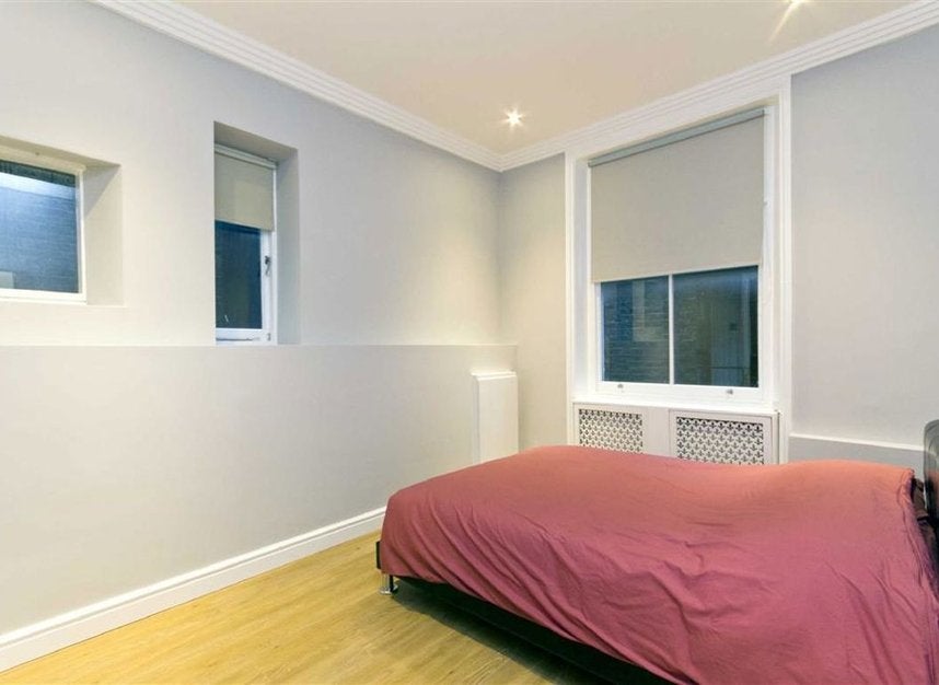 Flat Harrington Road in Greater London