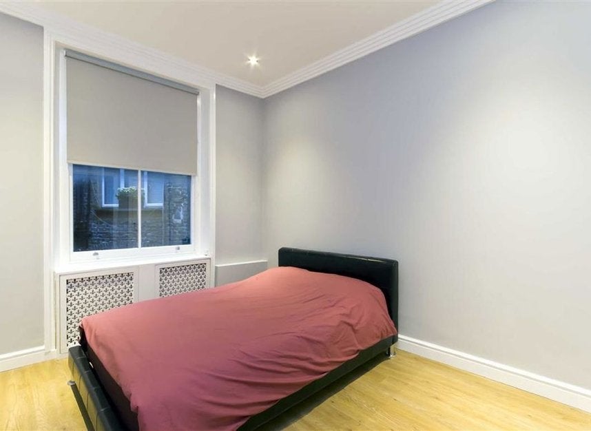 Flat Harrington Road in Greater London