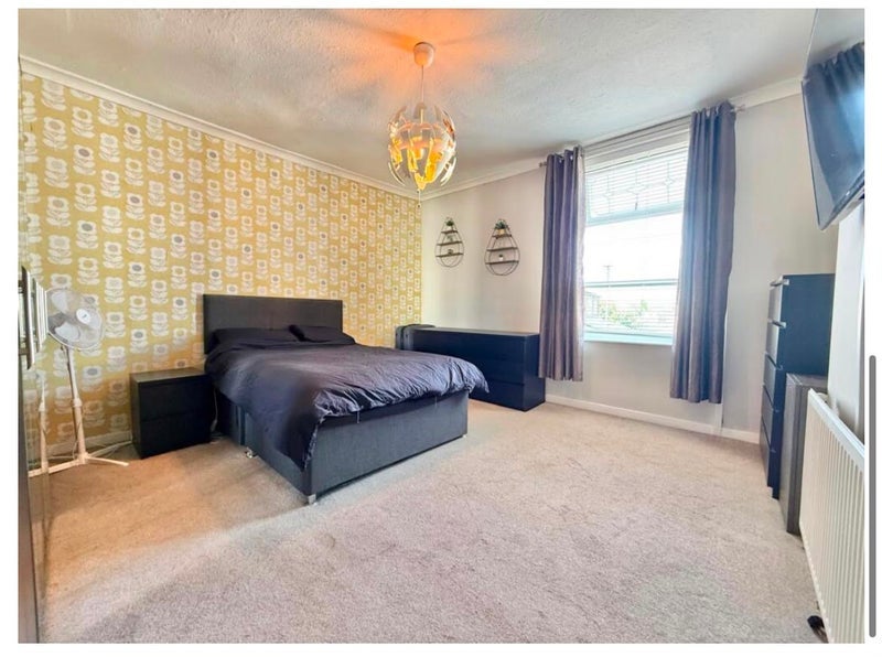Room Gibraltar Lane in Tameside