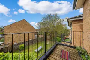 Flat Outram Road in Greater London