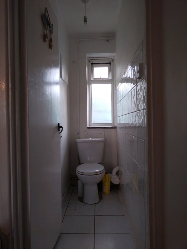 Room Bliss Crescent in Greater London