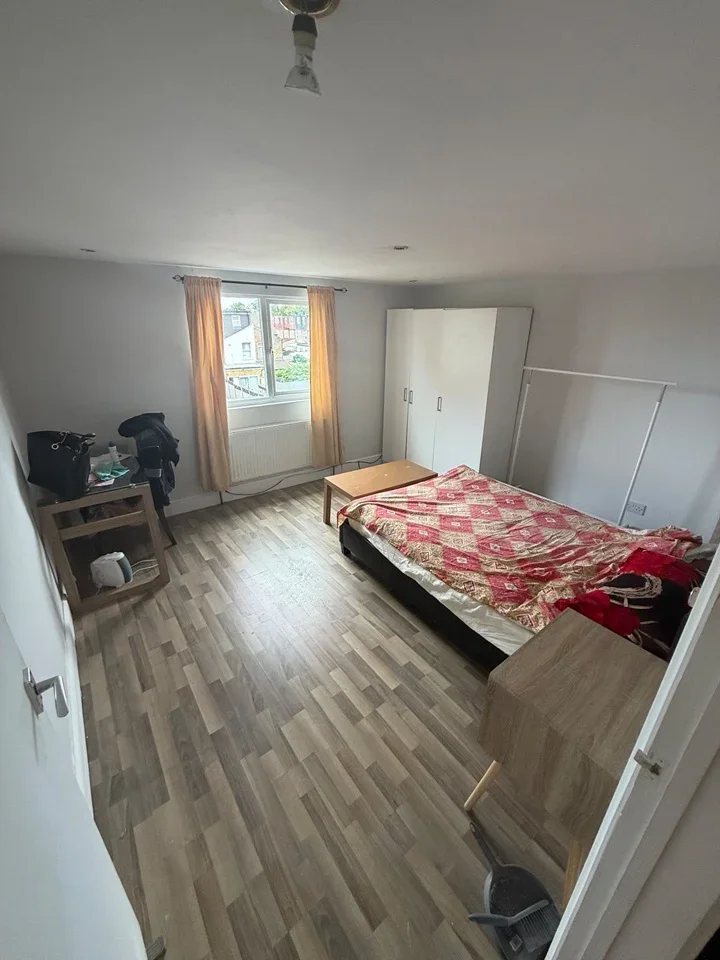 Room Gordon Road in Greater London