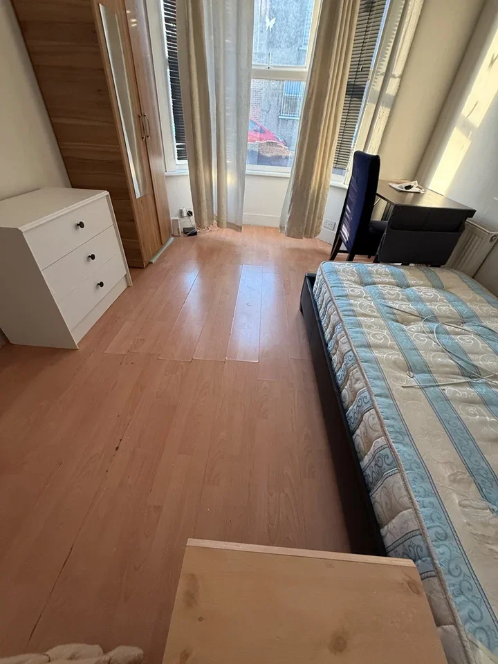 Room Gordon Road in Greater London