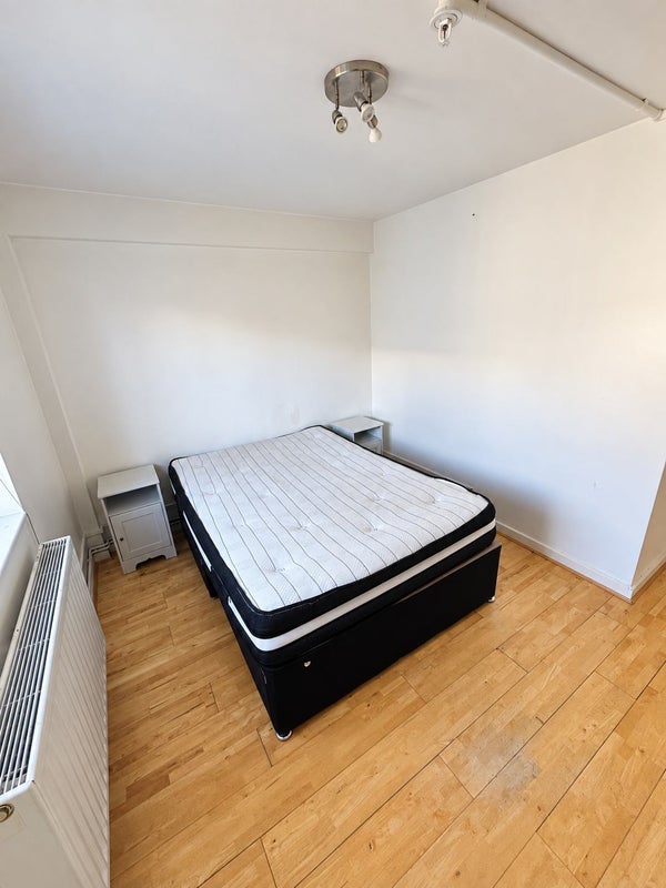 Room Mansfield Heights in Greater London