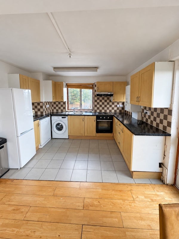 Room Mansfield Heights in Greater London