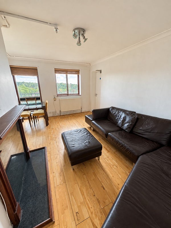 Room Mansfield Heights in Greater London