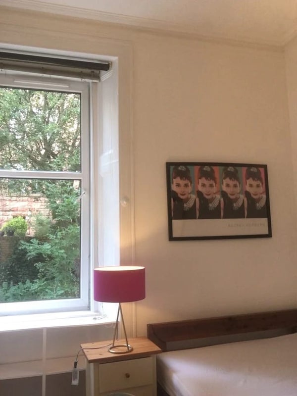 Room Caird Drive in Glasgow