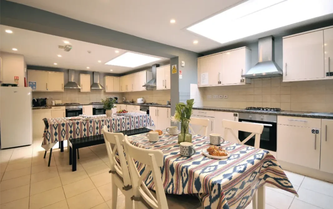Room Falkland Road in Greater London