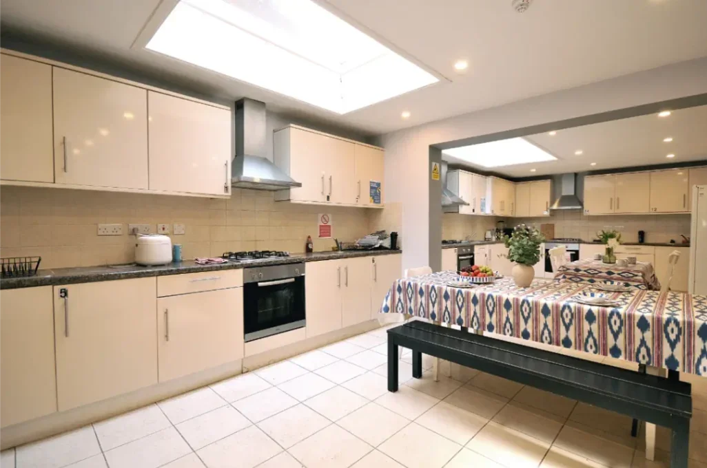 Room Falkland Road in Greater London