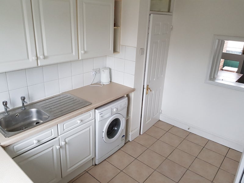 Room Bazely Street in Greater London