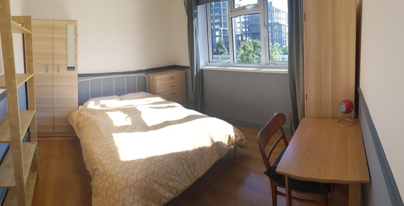 Room Bazely Street in Greater London