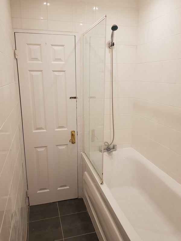 Room Bazely Street in Greater London