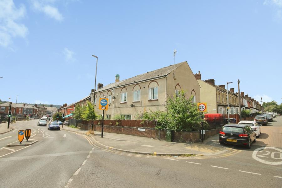 House Fieldhead Road in Sheffield