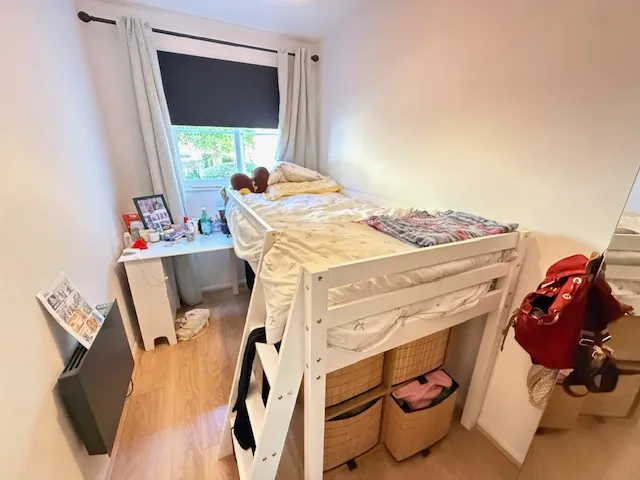 Flat Heddington Grove in Greater London