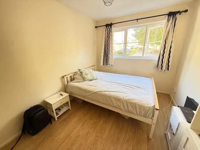 Flat Heddington Grove in Greater London
