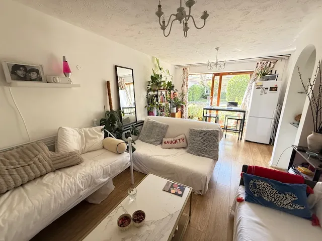 Flat Heddington Grove in Greater London