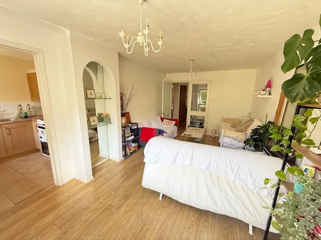 Flat Heddington Grove in Greater London
