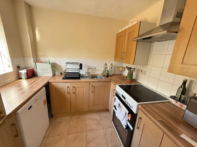 Flat Heddington Grove in Greater London