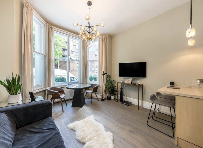 Flat Edith Grove in Greater London