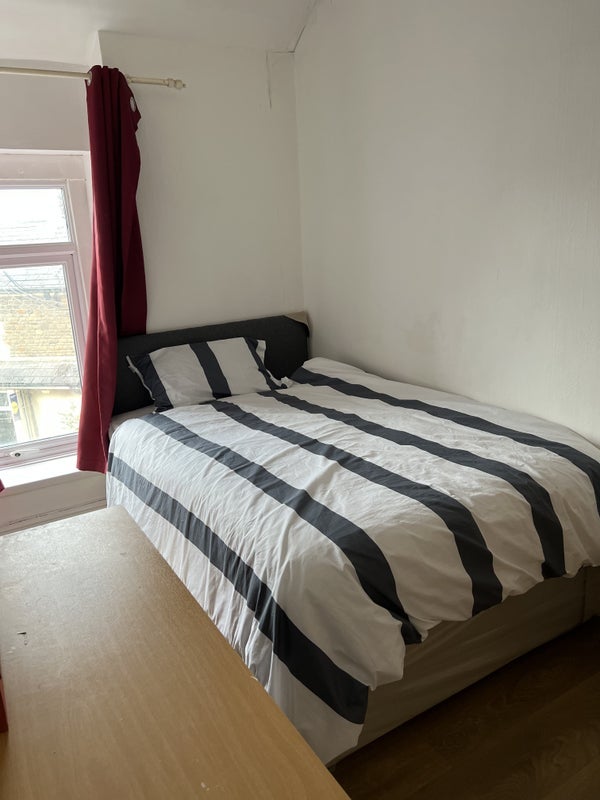 Room Stow Hill in Pontypridd
