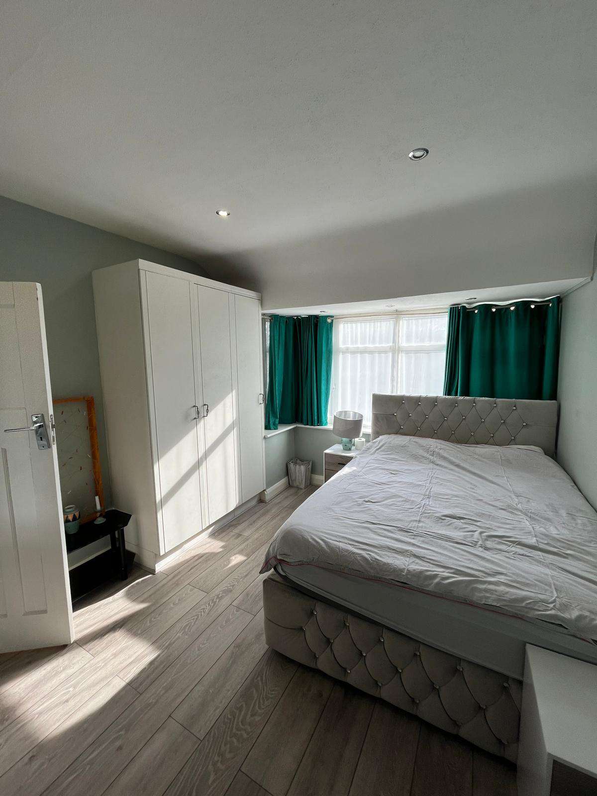 House Honeypot Lane in Greater London