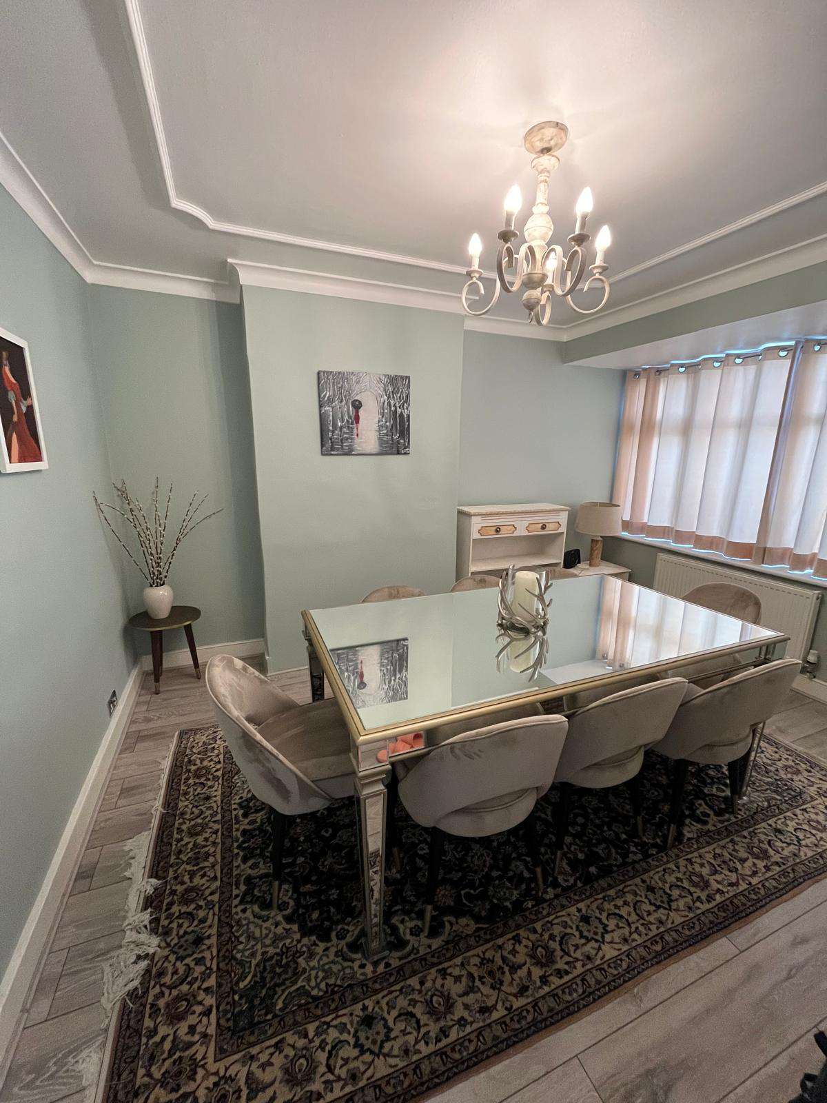 House Honeypot Lane in Greater London