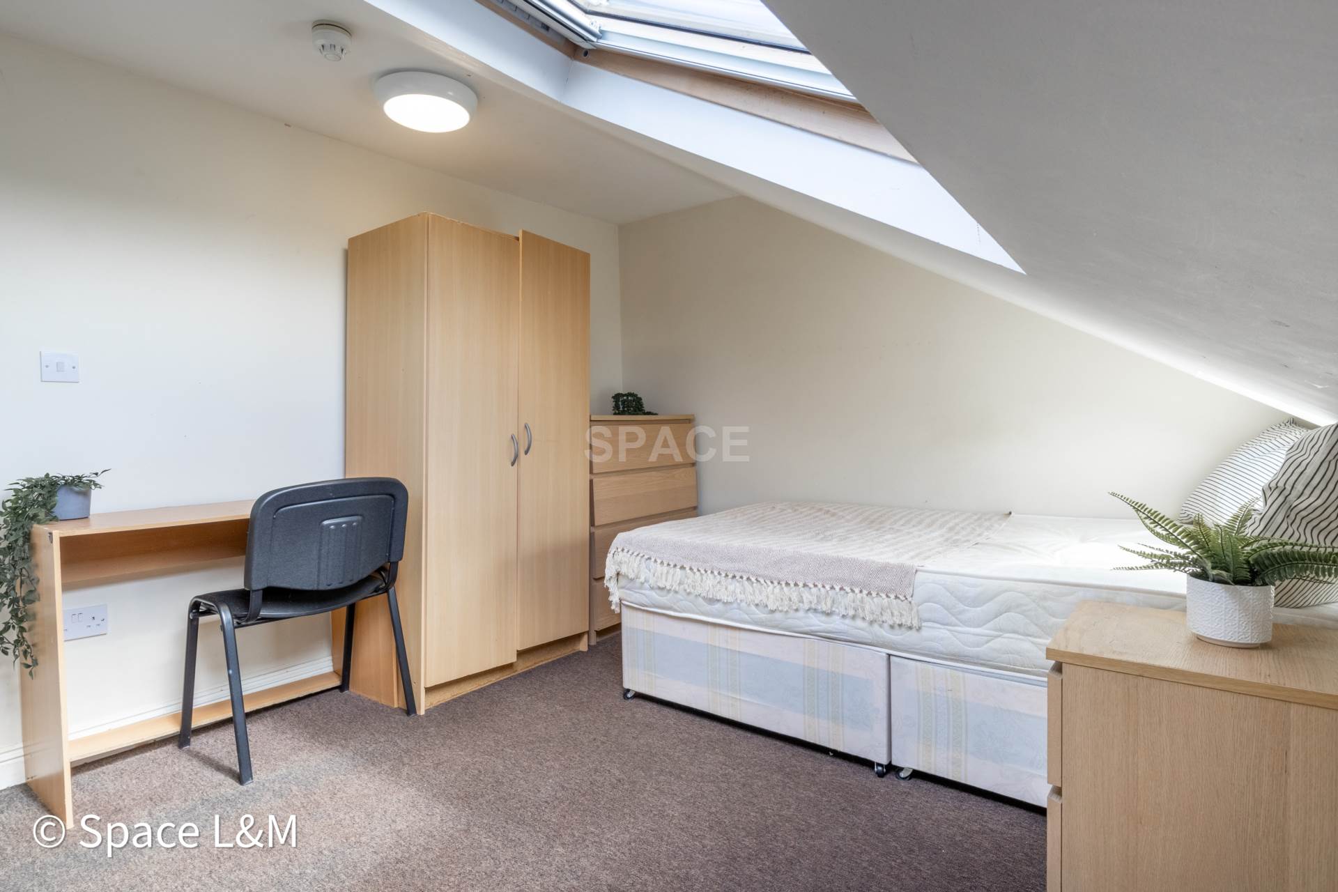 Flat Swainstone Road in Reading