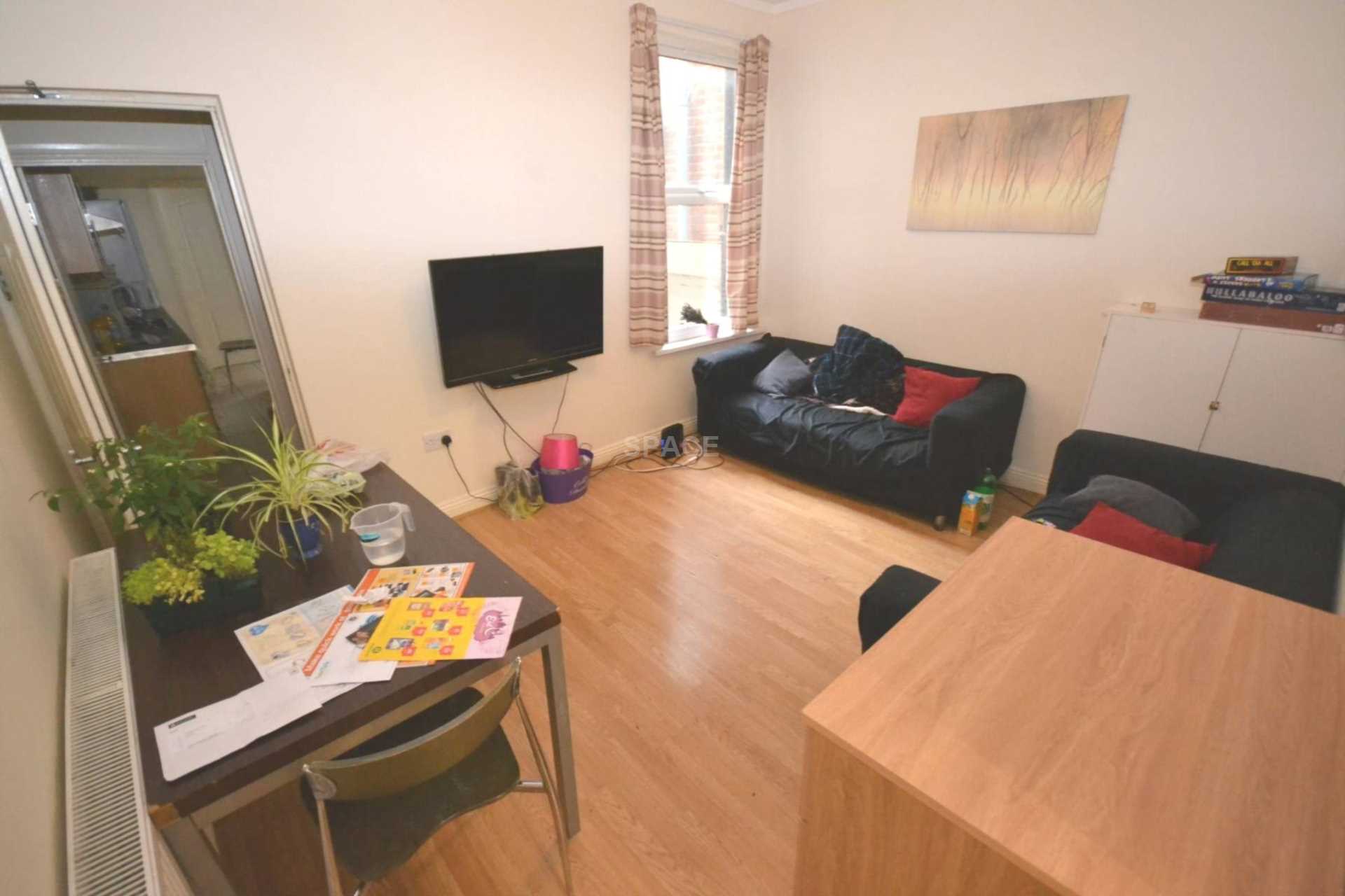Flat Swainstone Road in Reading