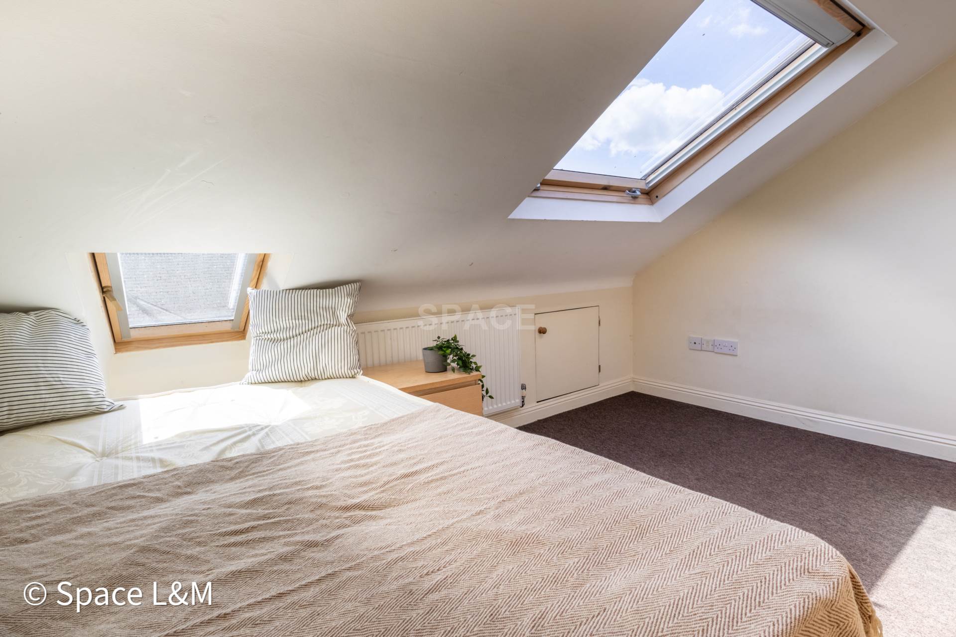 Flat Swainstone Road in Reading