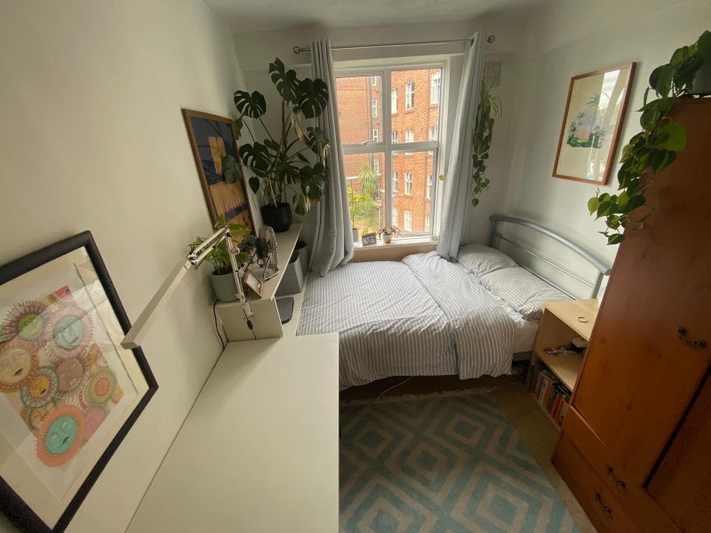 Room Wellesley Road in Greater London