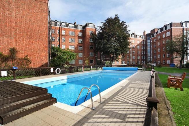 Room Wellesley Road in Greater London