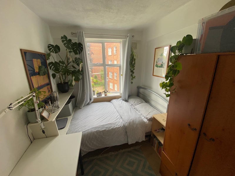 Room Wellesley Road in Greater London