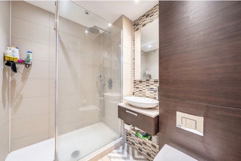 Room Yabsley Street in Greater London