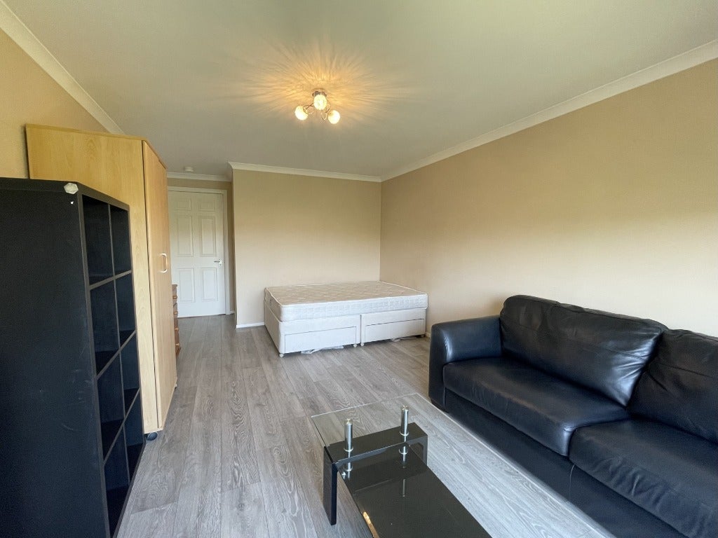 Flat Gibson Street in Glasgow