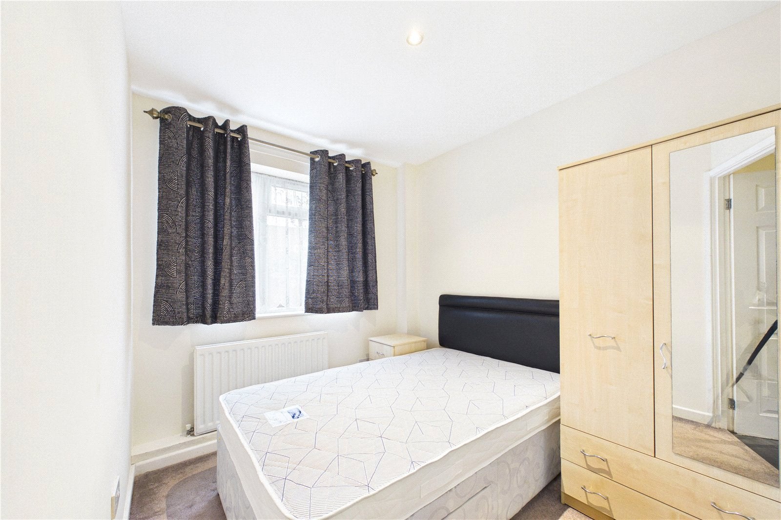 Flat Lansdowne Road in Reading