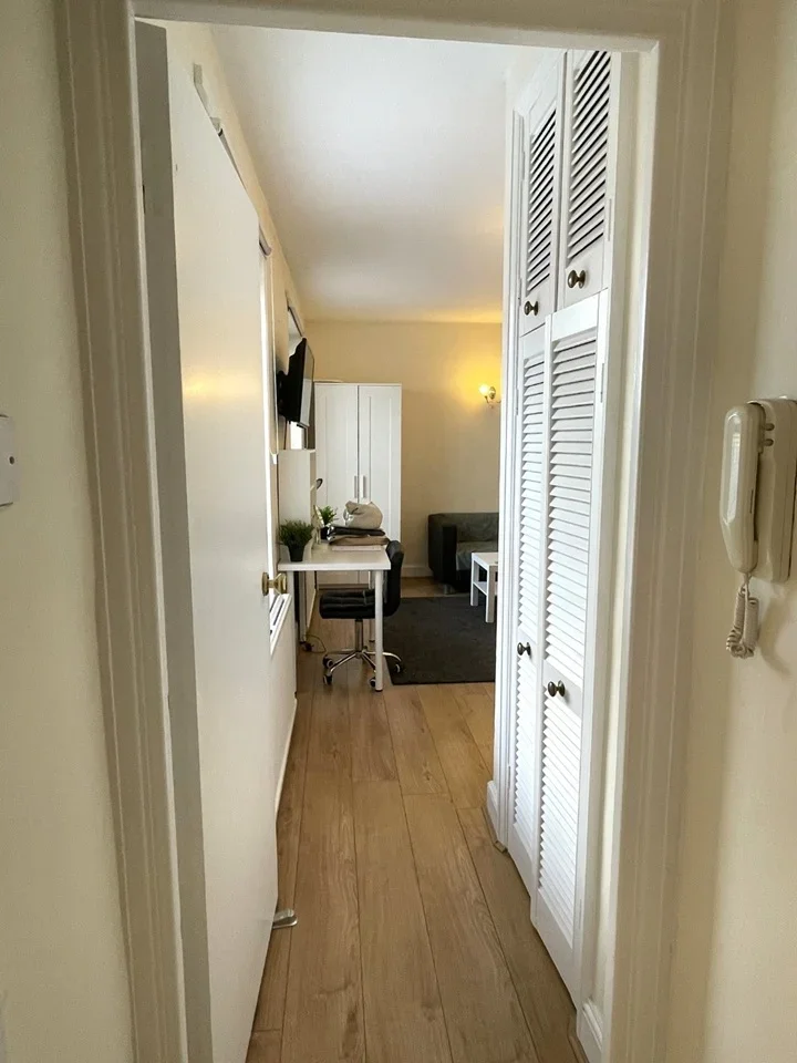 Flat Baldwins Gardens in Greater London
