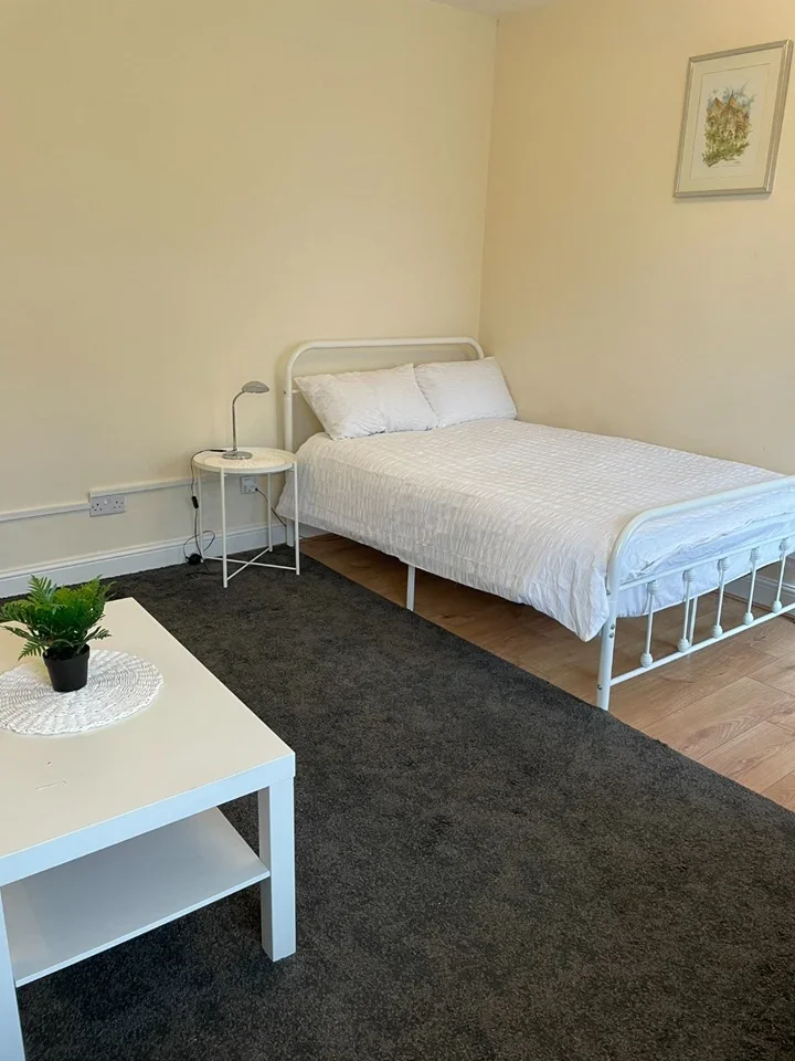 Flat Baldwins Gardens in Greater London