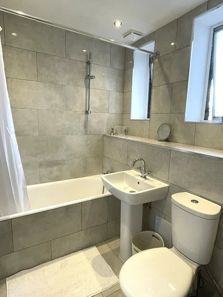 Flat Baldwins Gardens in Greater London