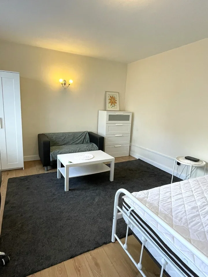 Flat Baldwins Gardens in Greater London