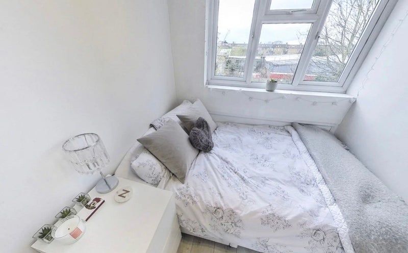 Room Gauden Road in Greater London