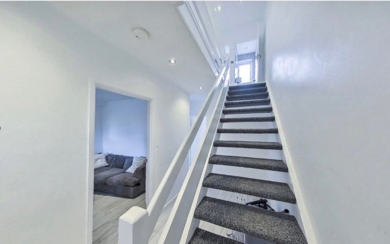 Room Gauden Road in Greater London