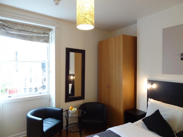 Flat Cartwright Gardens in Greater London